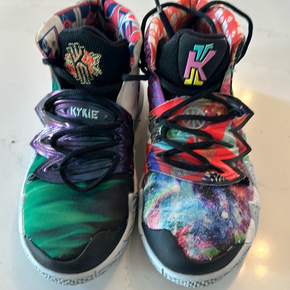 Nike Youth Kyrie Basketball shoes